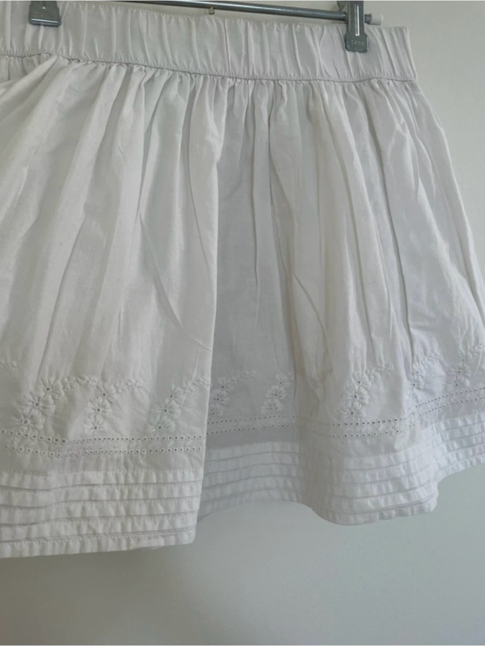 H&M White Eyelet Mini Skirt Size 10 (M)